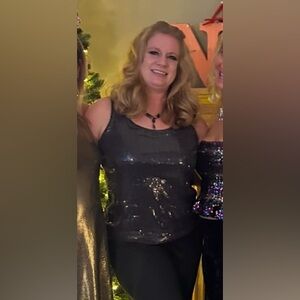 New York & Company Size Medium Sequin Top